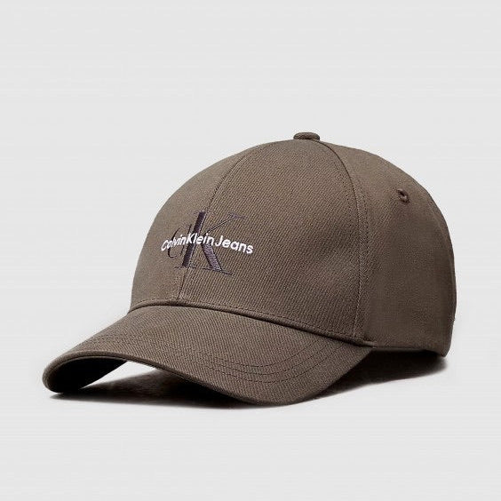 Gorro Calvin Klein // marrón