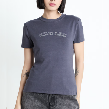 Remera Calvin Klein // gris