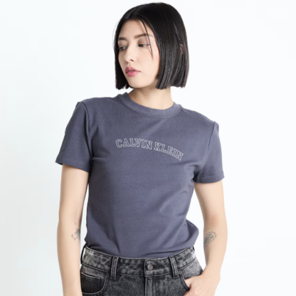 Remera Calvin Klein // gris
