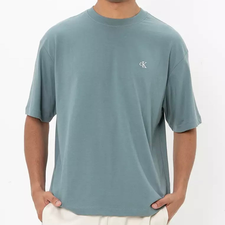 Remera Oversized Calvin Klein // celeste