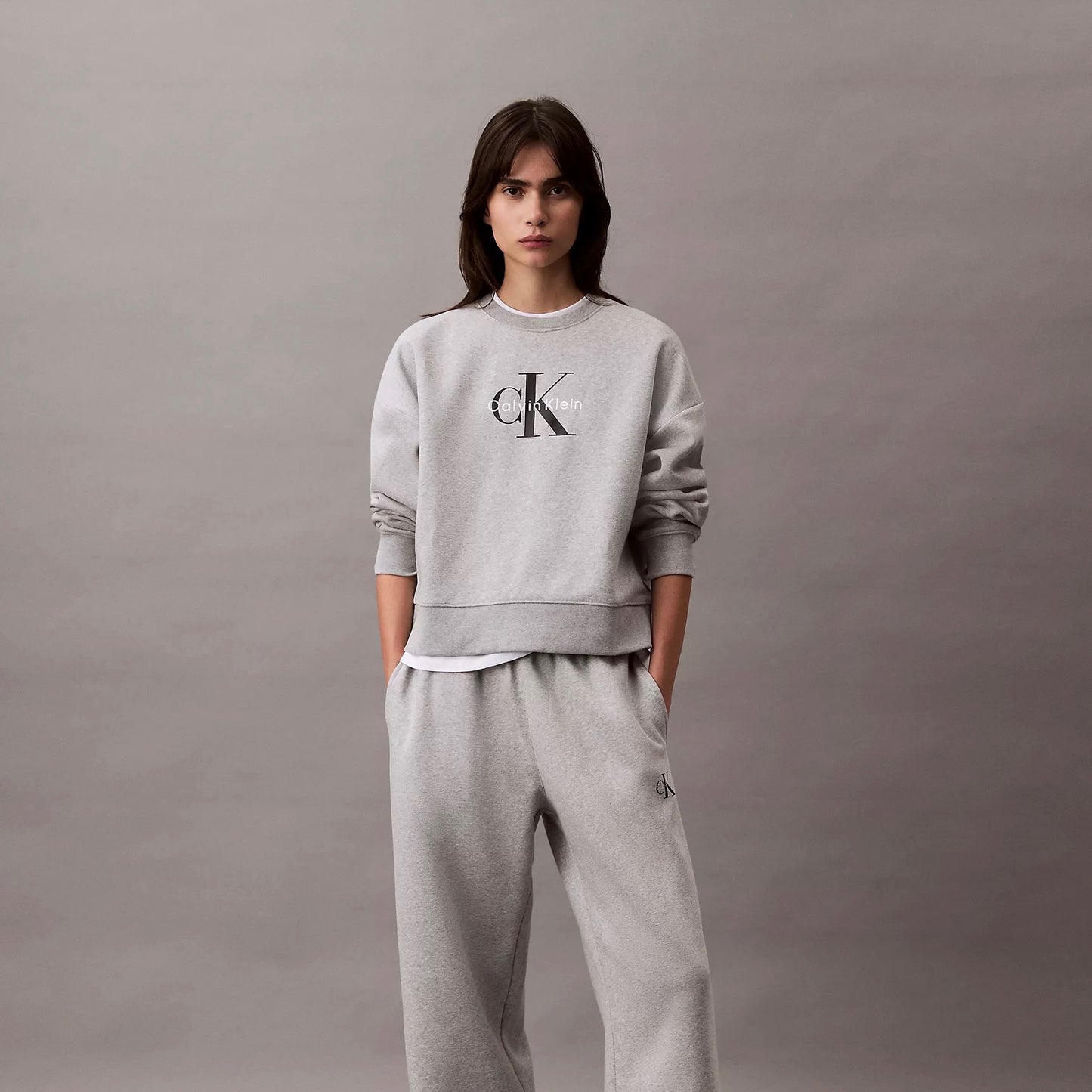 Buzo Calvin Klein con felpa logo chico Oversized // gris