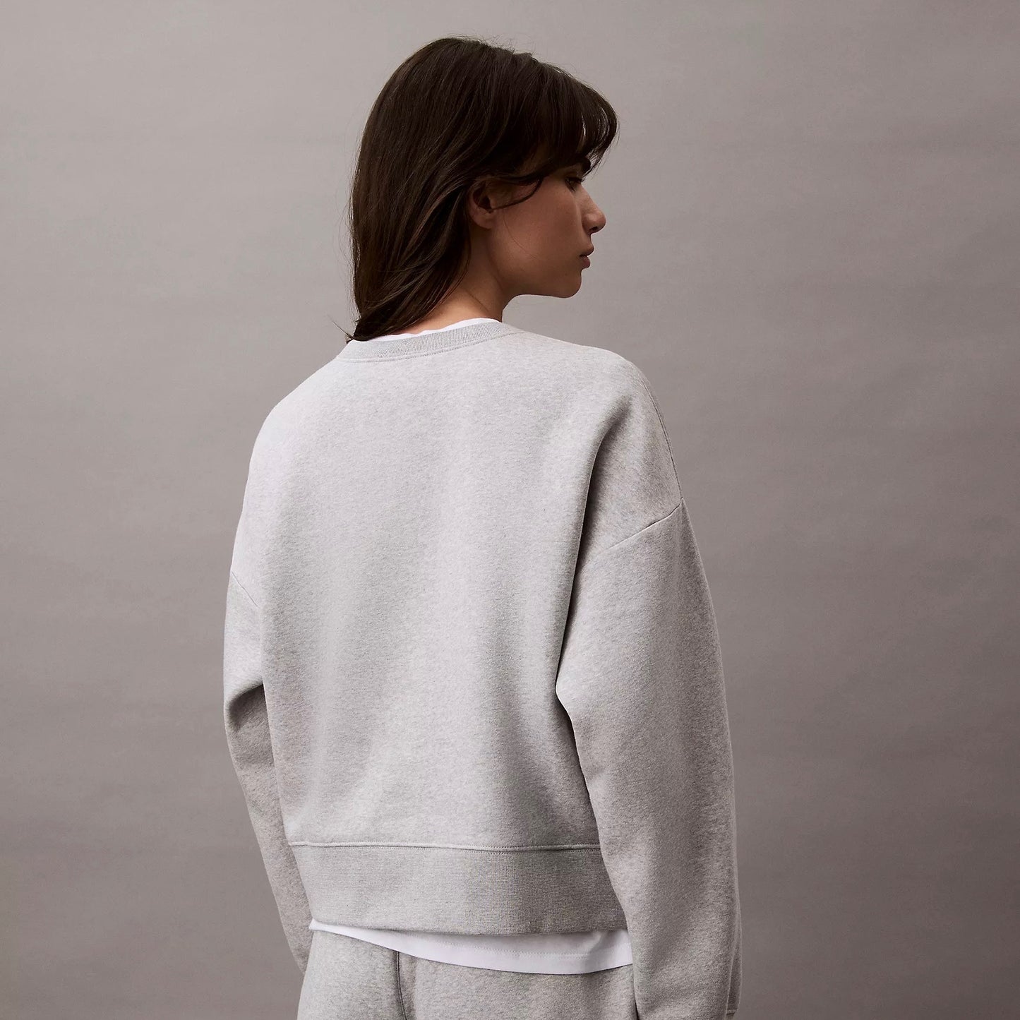 Buzo Calvin Klein con felpa logo chico Oversized // gris