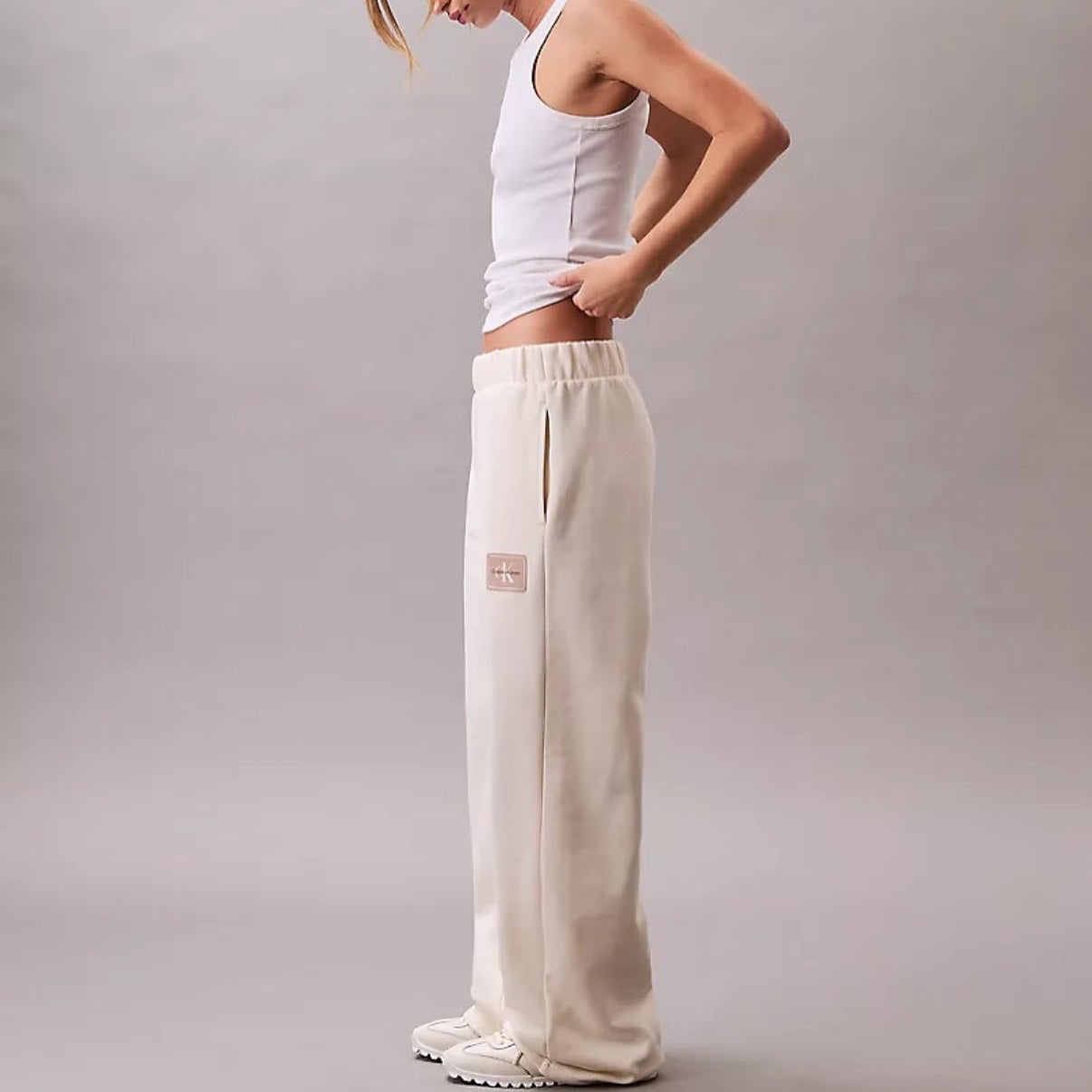 Pantalón Calvin Klein mujer  oversize con felpa por dentro  // beige