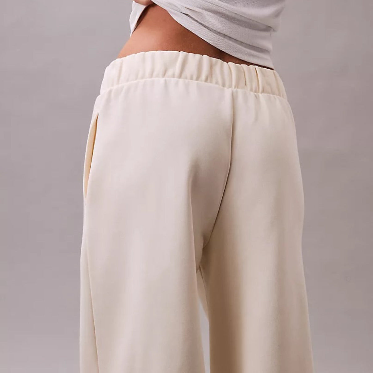 Pantalón Calvin Klein mujer  oversize con felpa por dentro  // beige